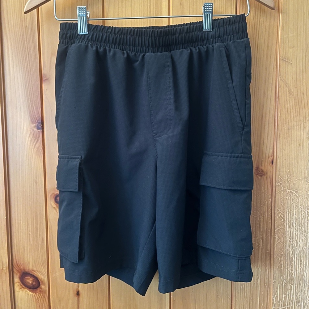 Eddie Bauer Men's athletic cargo shorts | size S